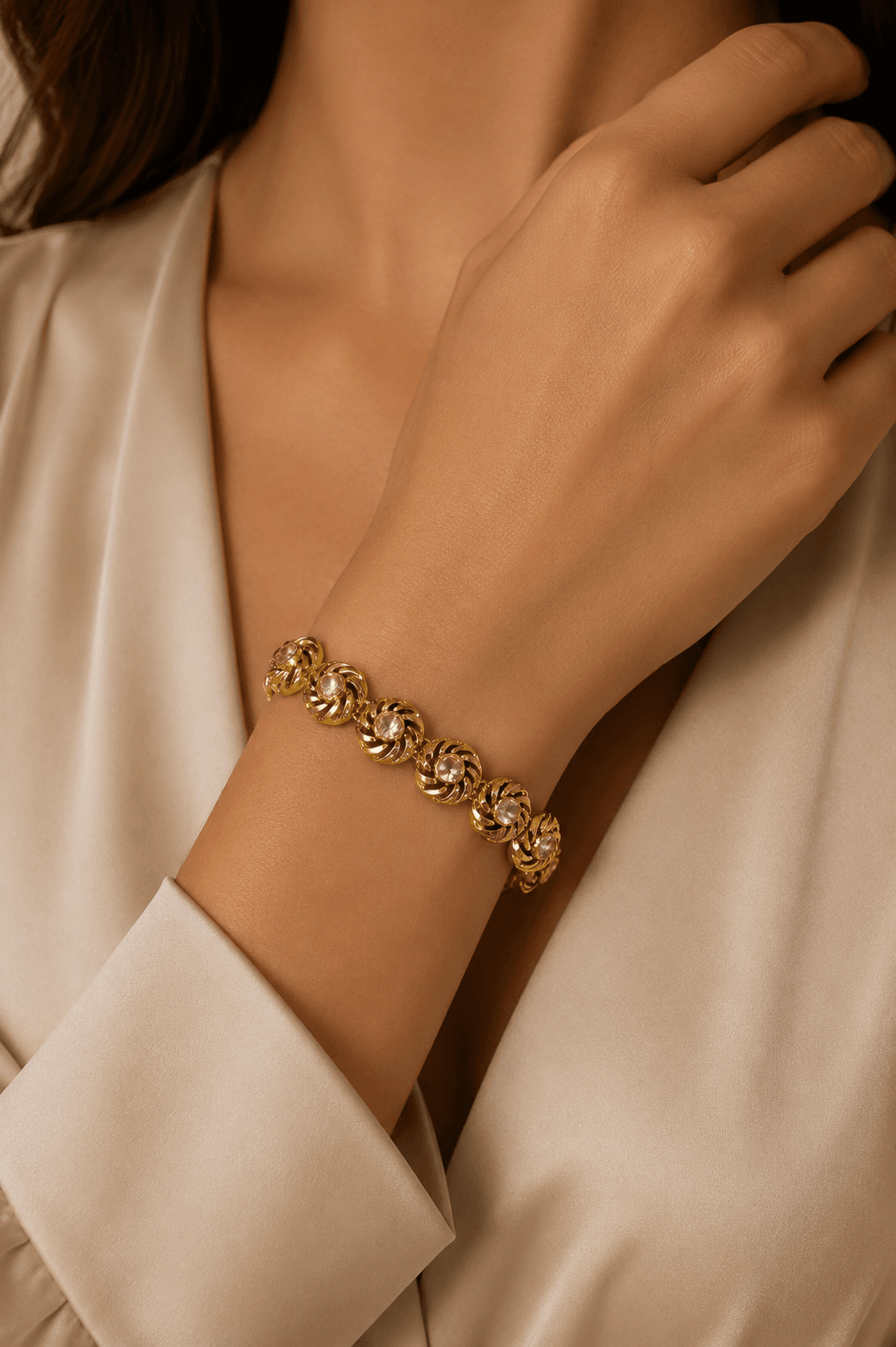 Bracelet Spirale Topaze Blanche en Or 24 Carats – Image 3